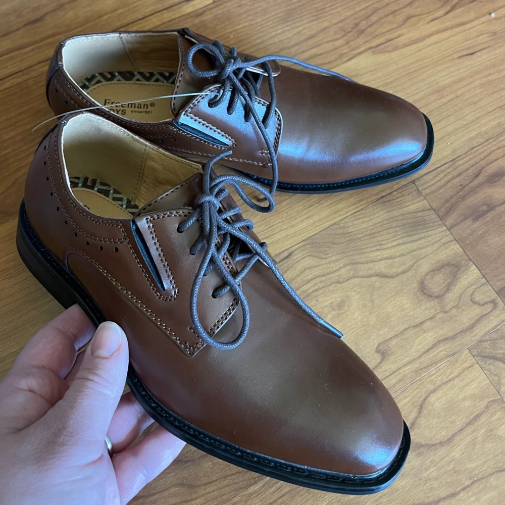 Freeman boys brown dress shoes size 1